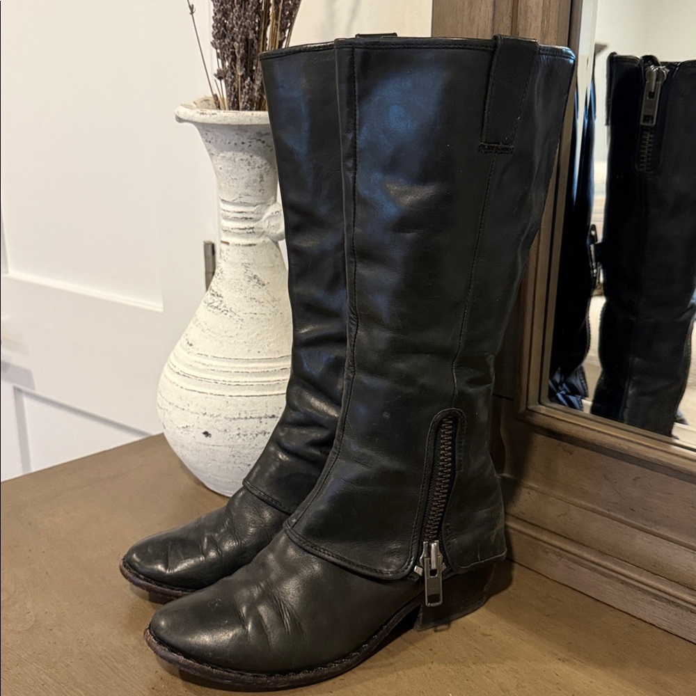Kork Ease Black Leather Knee-High Boots with Side Zipper